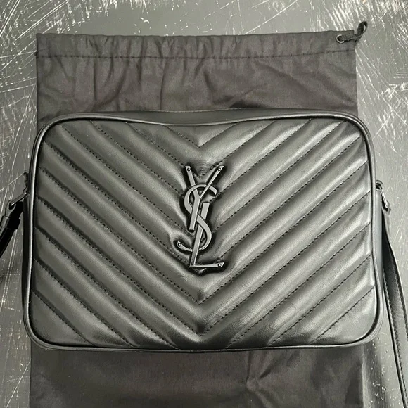 SAINT LAURENT LOU CAMERA BAG IN QUILTED LEATHER - Picture 4 of 17
